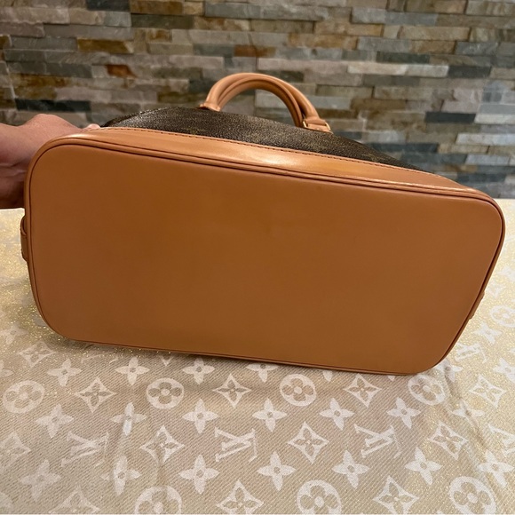 SOLD Louis Vuitton Alma Handbag❤️ - Picture 7 of 11